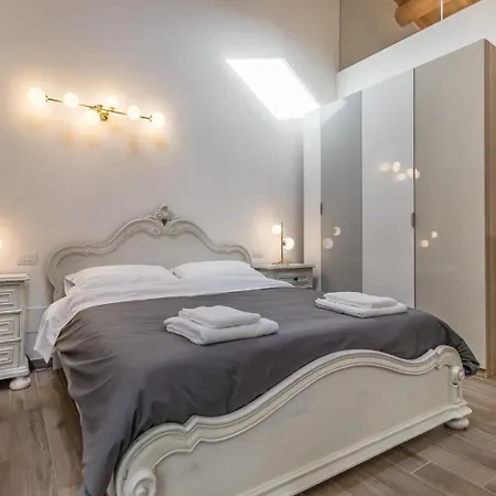Апарт-отель Veronetta Stunning Rooftop With Lift 4*