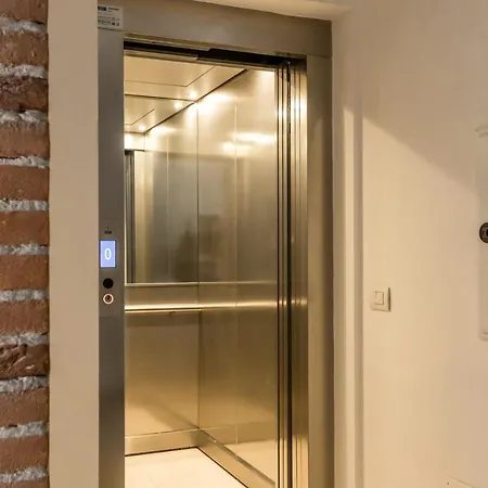 Veronetta Stunning Rooftop With Lift Aparthotel