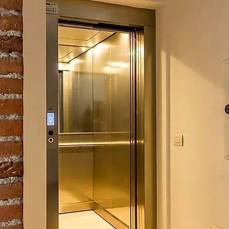 Veronetta Stunning Rooftop With Lift Aparthotel