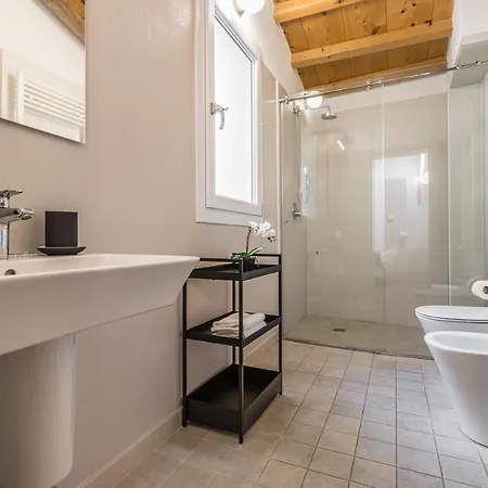 Veronetta Stunning Rooftop With Lift 4* Верона
