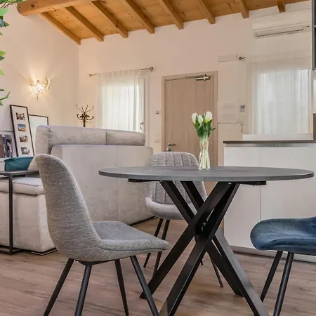 Veronetta Stunning Rooftop With Lift 4* Верона