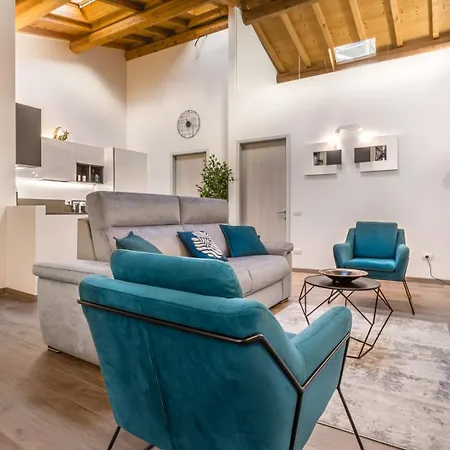 Veronetta Stunning Rooftop With Lift 4* Верона
