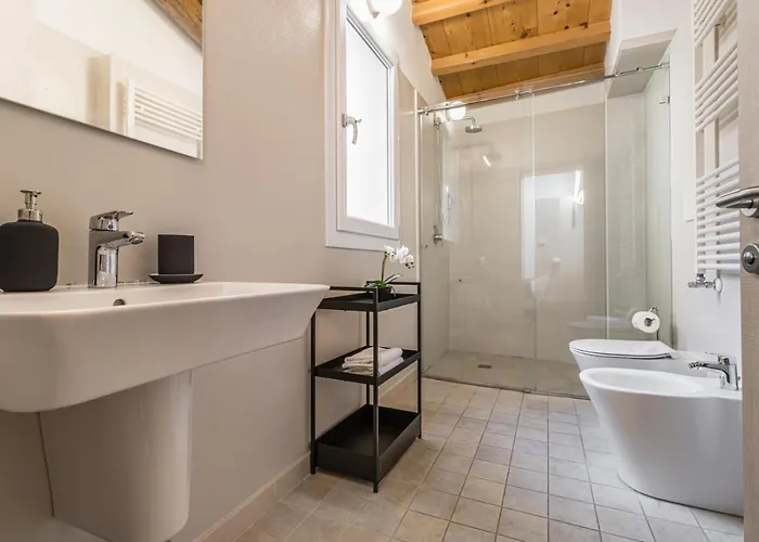 Veronetta Stunning Rooftop With Lift 4* فيرونا